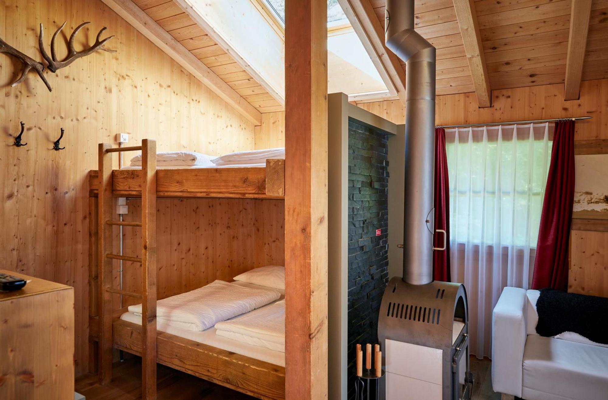 Huettenhotel Husky Lodge Muotathal Exterior foto